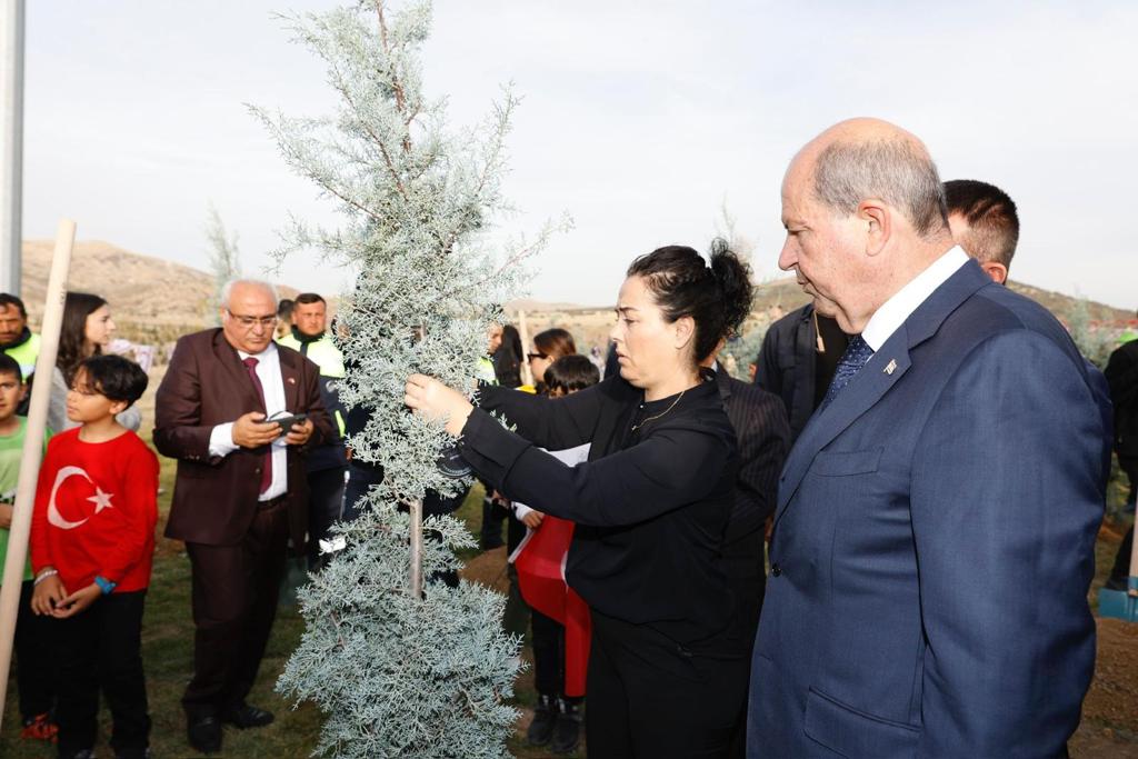 depremde-olen-kibrislilar-icin-ankarada-fidan-dikildi--20-