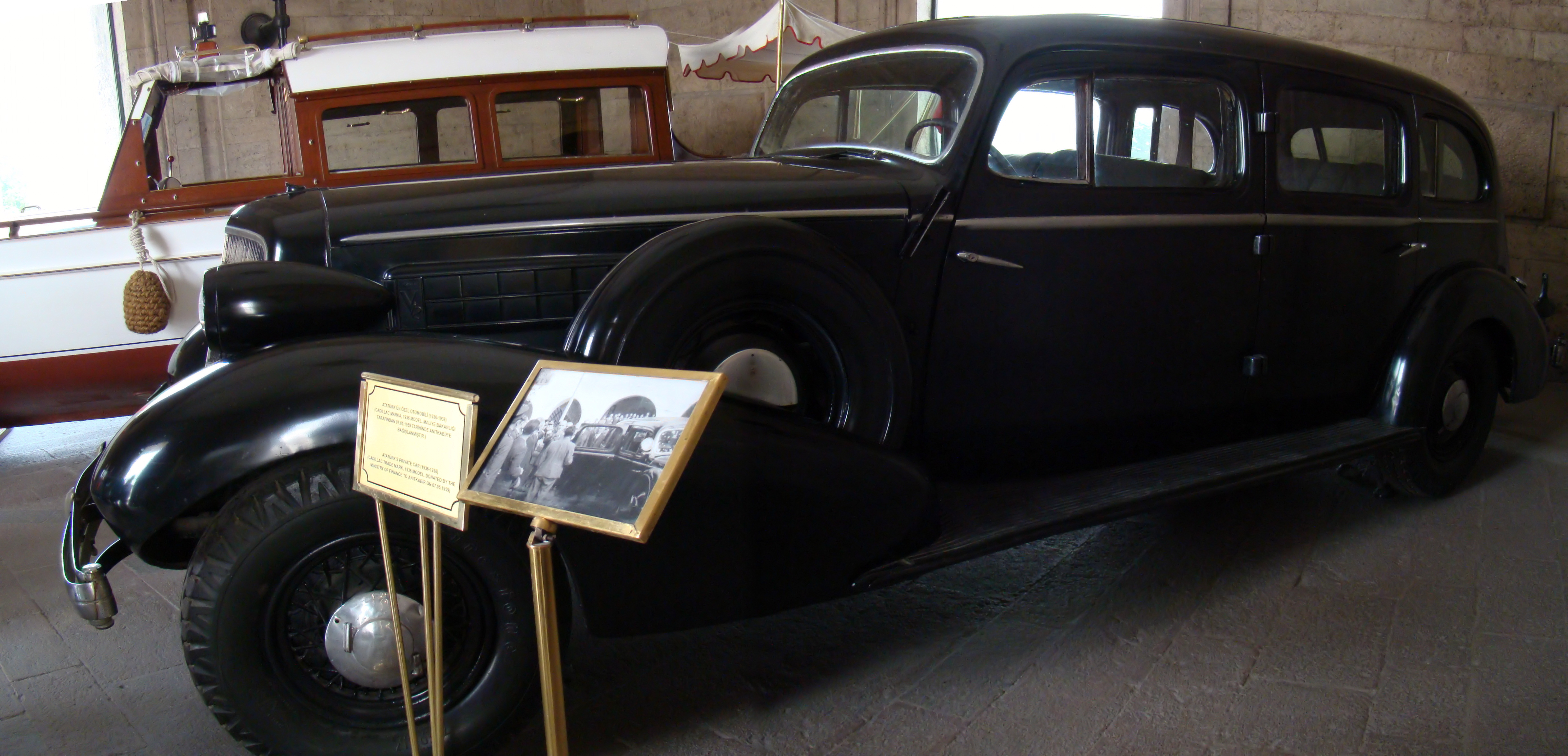 Cadillac_of_Kemal_Ataturk (2)