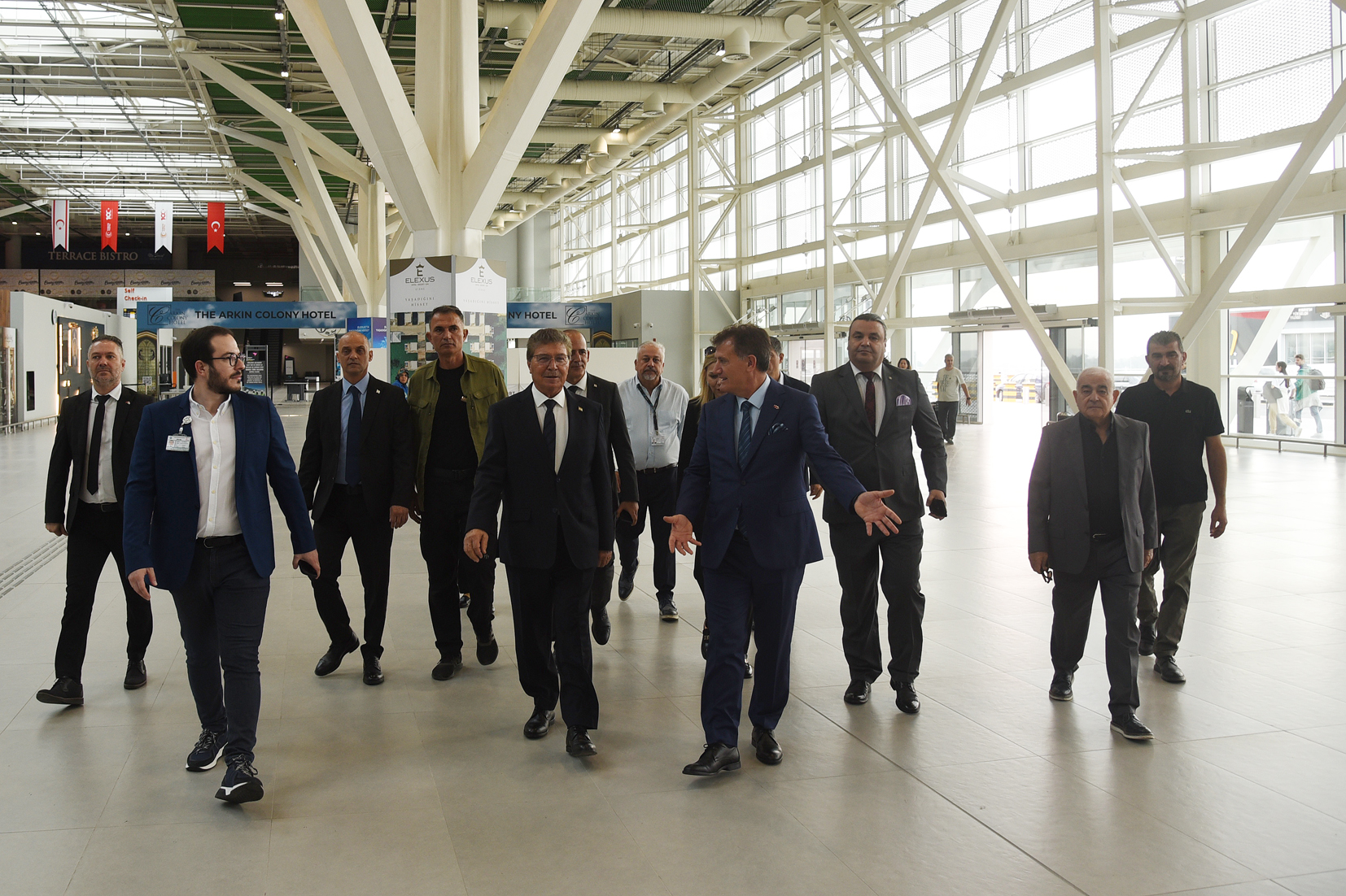 ercan-buyuk-ucak-protokol-karsilama-toreni-1-ero--1-