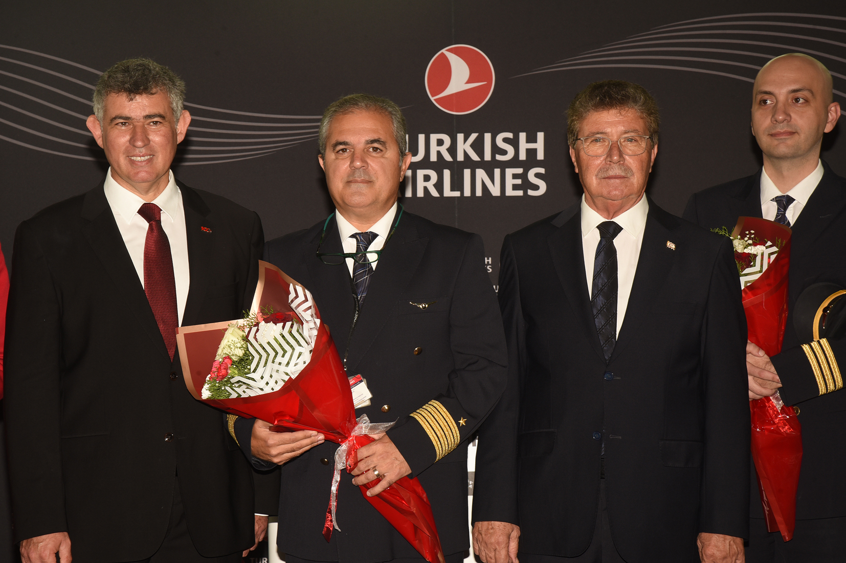 ercan-buyuk-ucak-protokol-karsilama-toreni-1-ero--4-