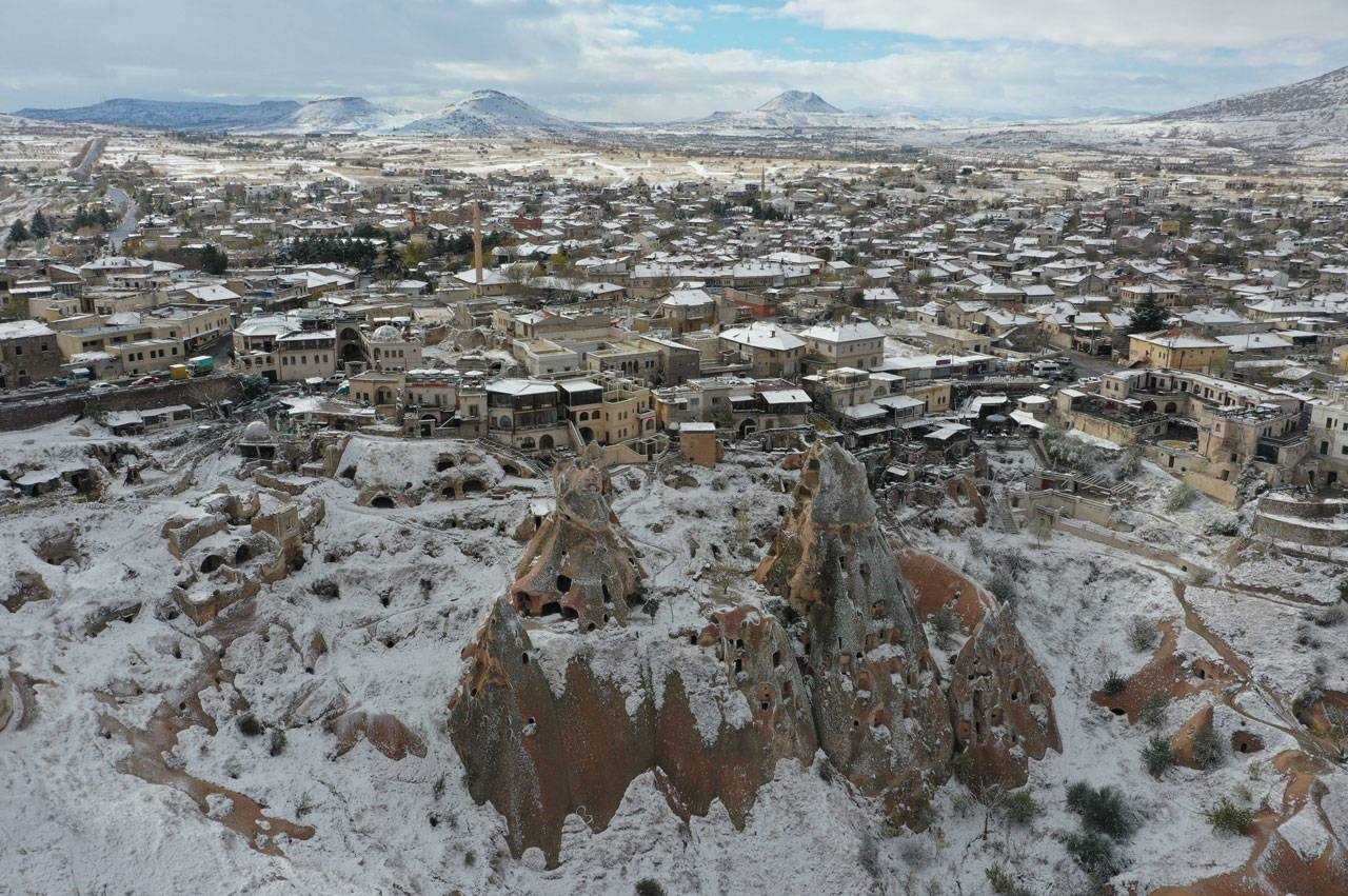 nevsehir-de-kar-yagisi-etkili-oldu-peribacalari-beyaza-burundu-3