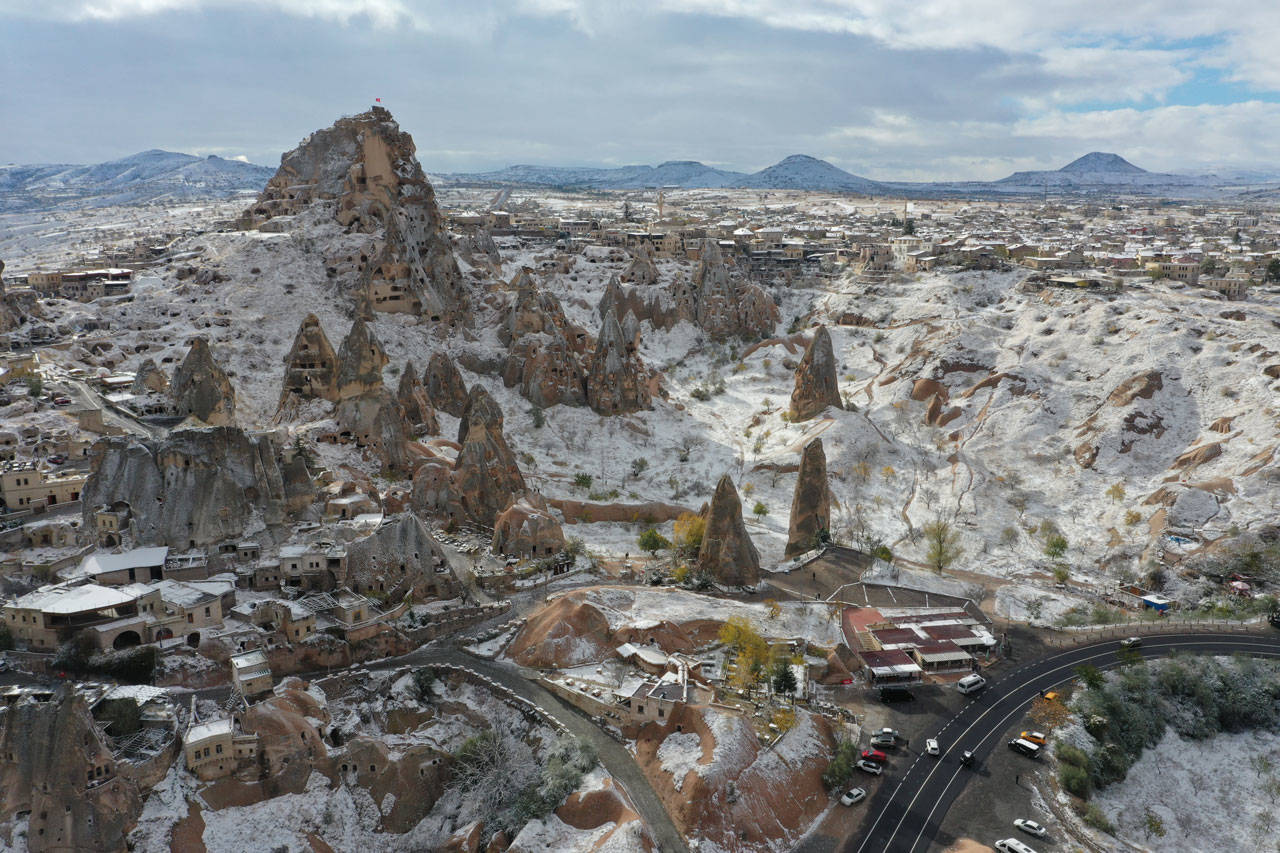 nevsehir-de-kar-yagisi-etkili-oldu-peribacalari-beyaza-burundu-5