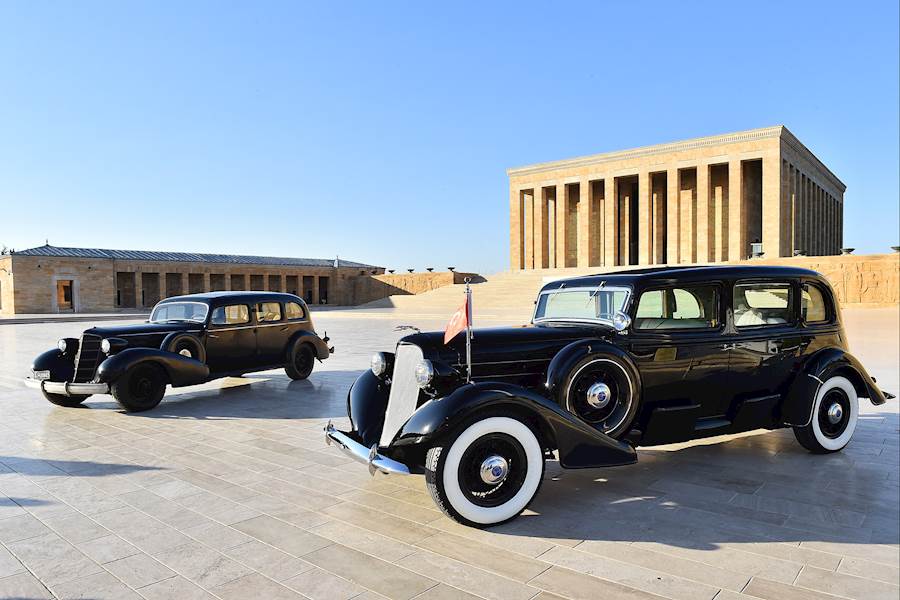 Ulu-Önder-Mustafa-Kemal-Atatürk-Anıtkabir-1935-model-Lincoln-marka-zırhlı-makam-otomobili-Antika-Otomobil-Federasyonu-restorasyon-tsk-1