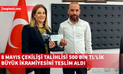 Devlet Piyangosu'nun 8 Mayıs çekilişi talihlisi 500 bin TL’lik büyük ikramiyesini teslim aldı