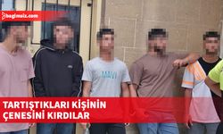 Halı sahada tartıştıkları kişinin çenesini kırdılar