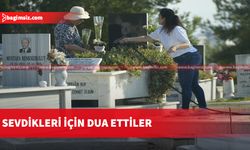 Arife günü nedeniyle sevdiklerinin kabri başına giden vatandaşlar, mezarlara çiçekler bırakıp tütsüler yaktı