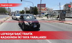 Lefkoşa’da meydana gelen trafik kazasında bir araç sürücüsü dikkatsizliği sonucu iki yayaya çarptı