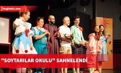 Festival'de sırada Bursa Nilüfer Belediyesi'nin tek kişilik oyunu "Bir Kumarbazın Ölüm Kılavuzu" var