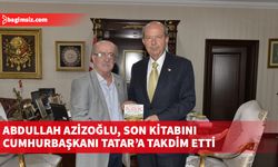 Abdullah Azizoğlu, son kitabını Cumhurbaşkanı Tatar’a takdim etti