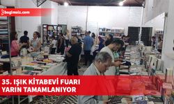 Kitapseverler için açık olan fuarda kitaplar yüzde 10 indirimli satılıyor