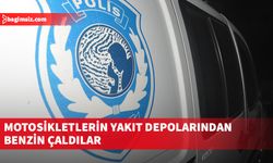 Motosikletlerin yakıt depolarından benzin çaldılar