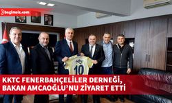 Fenerbahçeli olan Amcaoğlu’na üzerinde ismi yazılı olan Fenerbahçe forması takdim edildi