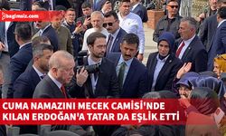 Erdoğan, cami çıkışında kendisine sevgi gösterisinde bulunan vatandaşları selamladı