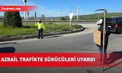 Azrail "Bana iş çıkarmayın" pankartı taşıdı...