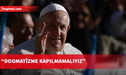 Papa Francis, kendisini eleştirenlerin "intihara meyilli" olduğunu söyledi