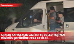 Aracın kapısı açık vaziyette yolcu taşıyan minibüs şoförüne ceza kesildi...