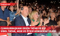 Cumhurbaşkanı Ersin Tatar ve eşi Sibel Tatar, Mor ve Ötesi konserini izledi