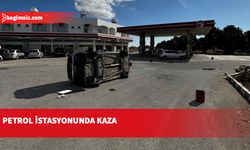 Petrol istasyonunda başka araca çarpıp yan devrildi