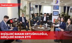 Dışişleri Bakanı Ertuğruloğlu, gençleri konuk etti