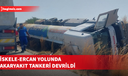 İskele-Ercan ana yolunda akaryakıt yüklü tanker devrildi