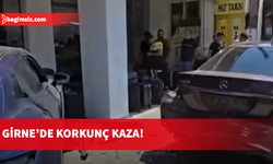 Girne'de araç yayalara çarptı!
