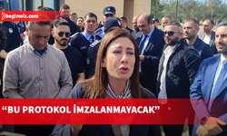 CTP Genel Başkanı İncirli, Meclis önünde eylemcilerin yanında