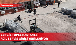Lefke Belediyesi, acil servis girişinde parke ve çevre düzenleme çalışması başlattı