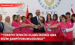 Çavuşoğlu, ONKO Yıldız Kız Hentbol Takımı’nı kabul etti