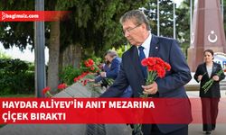 Üstel, Haydar Aliyev’in anıt mezarını ziyaret etti