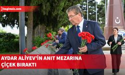 Üstel, Haydar Aliyev’in anıt mezarını ziyaret etti
