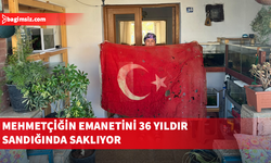 Kıbrıs Barış Harekatı'nda Mehmetçiğin kullandığı Türk bayrağını sandığında 36 yıldır saklıyor