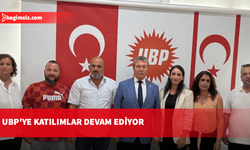 CTP'den UBP'ye geçiş: Yeni üyelere rozetlerini Başbakan Ünal Üstel taktı