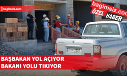 Başbakan yol açıyor bakanı yolu tıkıyor