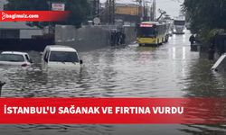 İstanbul'u sağanak ve fırtına vurdu: Yollar göle döndü, suya kapılan bir şahıs vatandaşların yardımıyla kurtarıldı