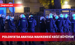 Polonya karıştı! Cumhurbaşkanının ülkede olmadığı sırada polis, Anayasa Mahkemesi'ni bastı