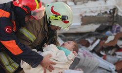 Beyarmudu Belediye Başkanı Bebek bir aylık maaşını deprem bölgesine bağışladı