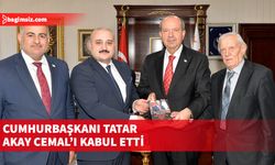 Akay Cemal kabulde Cumhurbaşkanı Tatar’a “Ersin Tatar’la Kıbrıs Konusunda Yeni Perspektif” adlı kitabını takdim etti