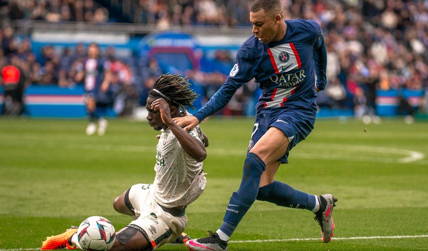 Lorient'e zorlu deplasmanda üç puanı getiren golleri 15'te Enzo Le Fee, 39'da Darlin Ngameni ve 88'de Bamba Dieng kaydetti. 

