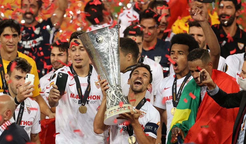 77. dakikada Sevilla penaltı atışı kazandı ancak VAR'ın uyarısı sonrası pozisyonu izlemeye giden hakem Anthony Taylor, penaltı kararını iptal etti.
Kalan dakikalarda başka gol olmayınca müsabakada uzatma devrelerine geçildi.