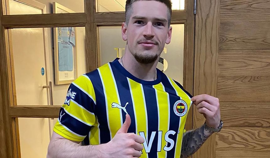 Fenerbahçe, Rangers ile sözleşmesi sona eren Ryan Kent'le 4 yıllık sözleşme imzaladı.
26 yaşındaki İngiliz sol kanat oyuncusu, Rangers formasıyla çıktığı 218 maçta 33 gol - 56 asistlik performans ortaya koydu.