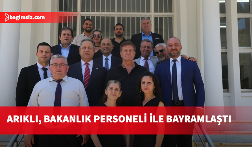 Arıklı, bakanlık personeli ile bayramlaştı