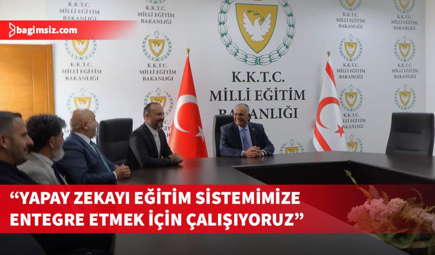 Çavuşoğlu, YDÜ heyeti ile birlikte yapay zeka tabanlı akademisyeni kabul etti