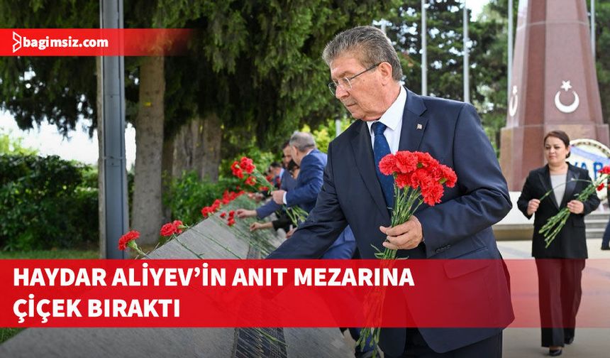 Üstel, Haydar Aliyev’in anıt mezarını ziyaret etti